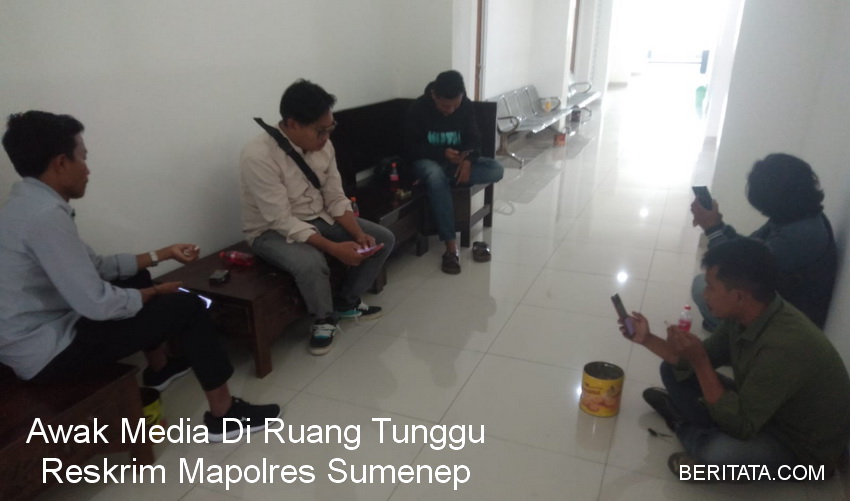 Awak Media Di Ruang Tunggu Reskrim Mapolres Sumenep