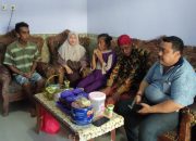 Serahkan Bantuan Kadinsos P3A Dzulkarnain Temui Korban Kebakaran Di Kertasada