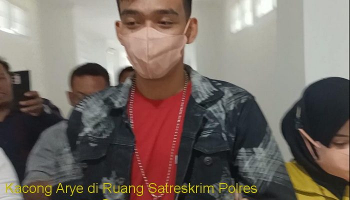 Datang Juga! Kacong Arye “Nyareh Ampongan” Penuhi Panggilan Penyidik Polres Sumenep