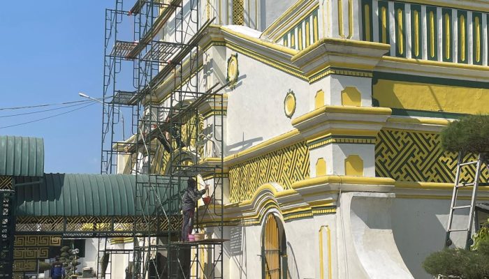Masjid Jami’ Ikon Kota Sumenep Yang Terabaikan, Pengecatan Kubah Dan Perbaikan Tanpa Campur Tangan Pemerintah Daerah