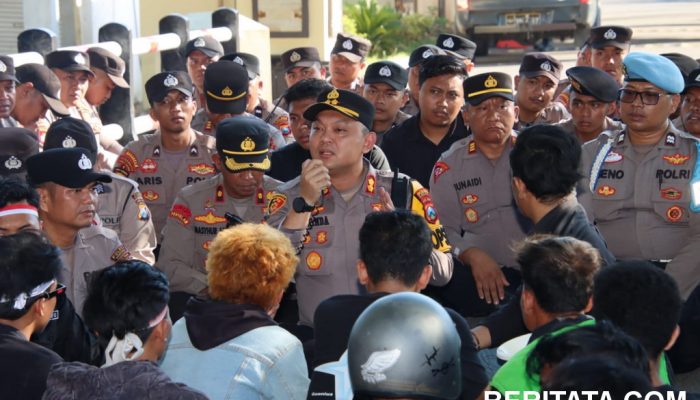 Kapolres Sumenep Turun Langsung Temui Massa Aksi Aliansi Masyarakat Sumenep