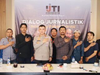 Sinergi Tanpa Batas, Ini Jurus Kompak IJTI Madura dan Polresta Sumenep Tangkal Hoaks Sinergi Tanpa Batas, Ini Jurus Kompak IJTI Madura dan Polresta Sumenep Tangkal Hoaks