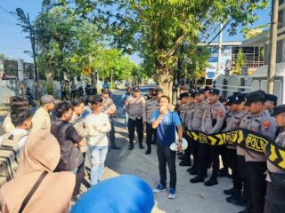 Geger di Sumenep! Massa Geruduk Kantor Kejaksaan, Tuntut Transparansi Hukum Kasus Polairud